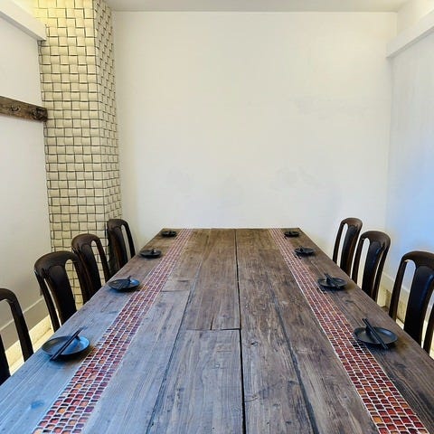 テーブル席・完全個室（壁・扉あり）・12名様まで