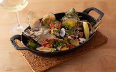 朝獲れの新鮮な魚介類を 贅沢に使った当店のスペシャリテです！