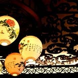 素敵な中華彫刻とライト