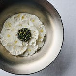 伝統的なフランス料理の技法を基本に、日本の素材をアレンジ