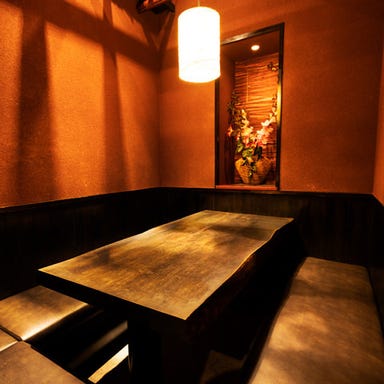 全席完全個室 九州うまいもん料理 博多串焼き＆野菜巻き 串蔵 店内の画像