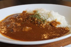 シェフこだわりの特製手作りカレーです!