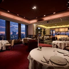 コンテンポラリーな内装と魅惑の眺望