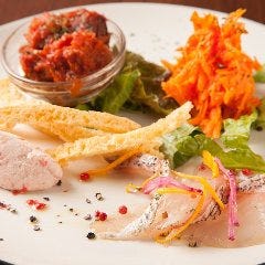 おつまみからしっかりメイン料理、デザートまで豊富なメニュー♪