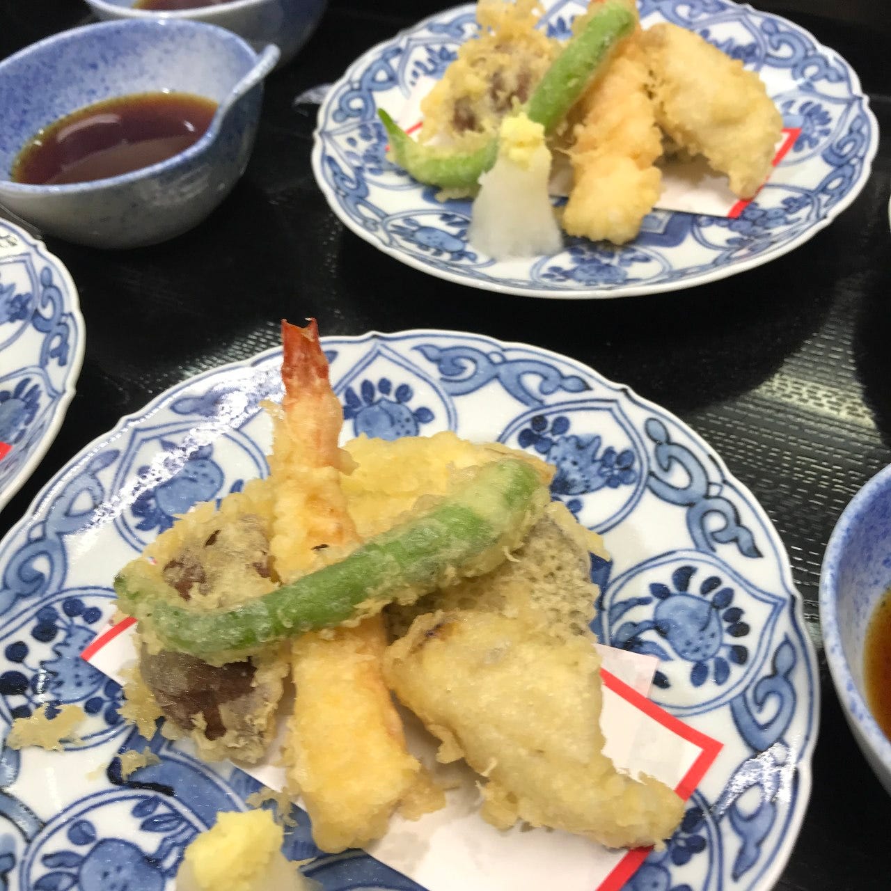 天ぷら定食　￥1,100です。小鉢、煮物、汁、ご飯が付いてます