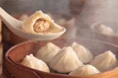 点心師が心を込めてお造りしてます。