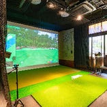 本番さながらプレーが出来るシミュレーションゴルフ個室です。