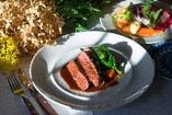 牛サガリのステーキ　季節野菜と赤ワインのソース