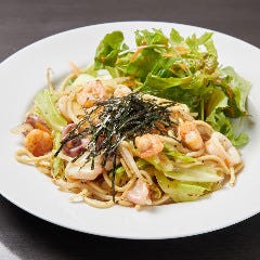 〆には海鮮塩焼きそばで潮の香りを楽しんでみてはいかがですか