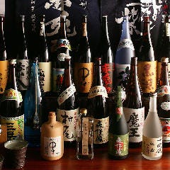 日本各地の蔵出し地酒を当店の料理に合わせて選りすぐりご提供