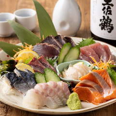 新鮮な刺身メニューも大人気！ぜひお酒と共にどうぞ◎