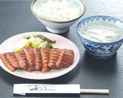 牛たん炭焼 利久 エソラ池袋店>