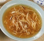 あわび・干し椎茸・竹の子・鶏肉入りふかひれスープ
