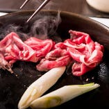 肉に焼き色をつけ香ばしさを割り下に移すことで美味しさ倍増！