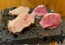 溶岩焼きは遠赤効果で肉の旨味抜群！