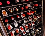 ワインセラーの中には、ブルゴーニュを中心とした100銘柄が