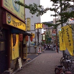 そのまま道路沿いをしばらく直進します。