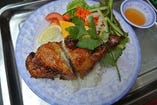 鶏の唐揚げ スパイシーチキンのっけ御飯“コムガー”