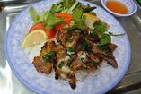 軟骨豚とトントロ肉の焼き豚のっけご飯“コムスン”