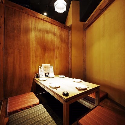 ゆったり個室 大名の居酒屋でおすすめ 人気の完全個室 ソファー席など ぐるなび