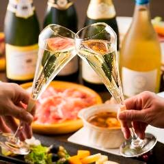 酒屋直営店ならでは！スパークリングワインも含む充実の飲み放題