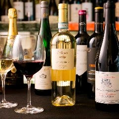 グラスワインは常時16種ご用意！550円(税抜)～とリーズナブル