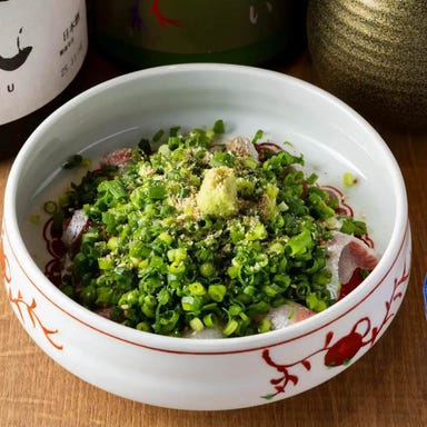 和食 イタリアン わさび_お酒との相性抜群!博多名物「ゴマカンパチ」