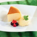 【マーガリン・ショートニング不使用】
スフレチーズケーキとバニラアイス