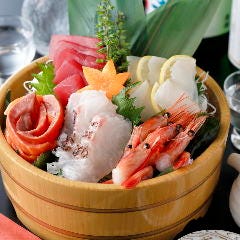 居酒屋の定番メニューや秋田の郷土料理を多数取り揃え