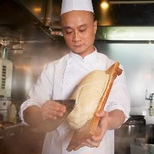 本場中国の麺点師が作る自慢の刀削麺