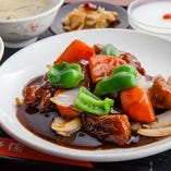 【選べるランチ】
ザーサイ、ライス、杏仁豆腐、スープ付き　