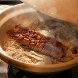 土鍋飯は、その季節で一番美味しい素材をお米と共に炊き込みます