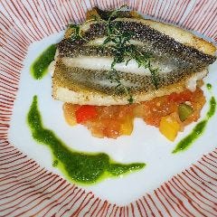 地元安宅漁港で水揚げされた鮮魚を日替わりでアレンジしています