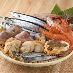 新鮮魚介を使ったお造りや炉端焼きを多数ご用意！