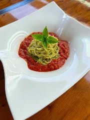 見た目とは対照的にインパクトのある味となっております♪