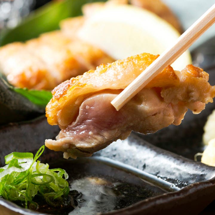 朝〆の徳島県産阿波尾鶏のもも肉を絶妙な加減のタタキでどうぞ