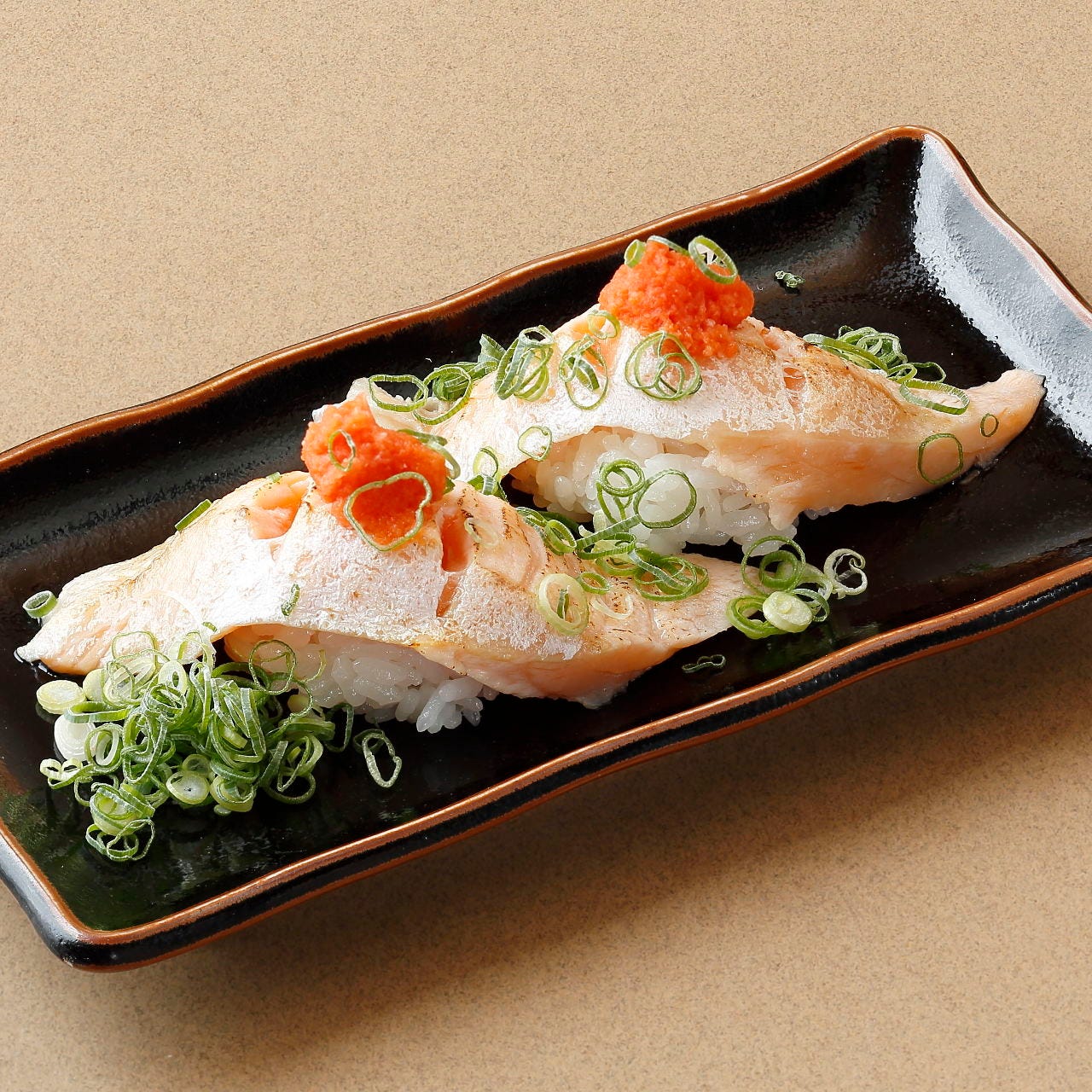 季節を味わう旬の鮮魚のお寿司をご用意。ぜひお試しください。