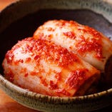 本場韓国で厳選された唐辛子を使用したキムチは、お肉と相性抜群