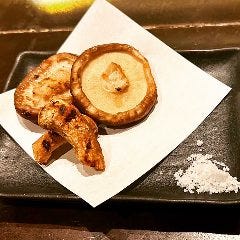 うみかぜ椎茸（八丈島）の炭焼き