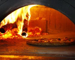 薪窯で焼いた本格ピッツァのお味をお楽しみください