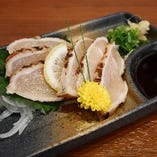 『岡山森林鶏のタタキ』は柔らかでとろける食感がGOOD！