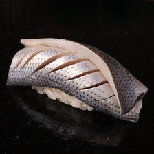 熟練大将の珠玉の握りに舌鼓
