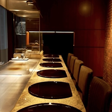 鉄板焼き 蟹割烹 宗源_仕切り付きカウンター個室をご用意