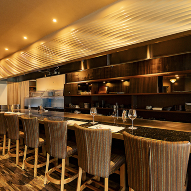 鉄板焼き 蟹割烹 宗源_シェフの技を目の前で楽しめる、ライブ感満載のカウンター席