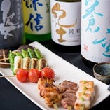 豚串をベースに鶏串や季節の野菜串もご用意しております。焼酎はもちろん日本酒も種類を増やしましたので是非ご一緒にお楽しみ下さい。