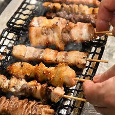厳選の豚肉＆鶏肉使用の名物串焼き