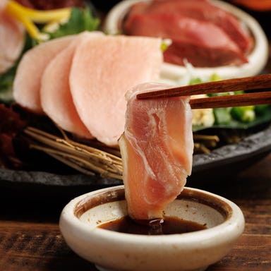 博多もつ鍋 馬肉 九州自慢 徳山店_九州が誇る桜肉を使用の本格馬刺し