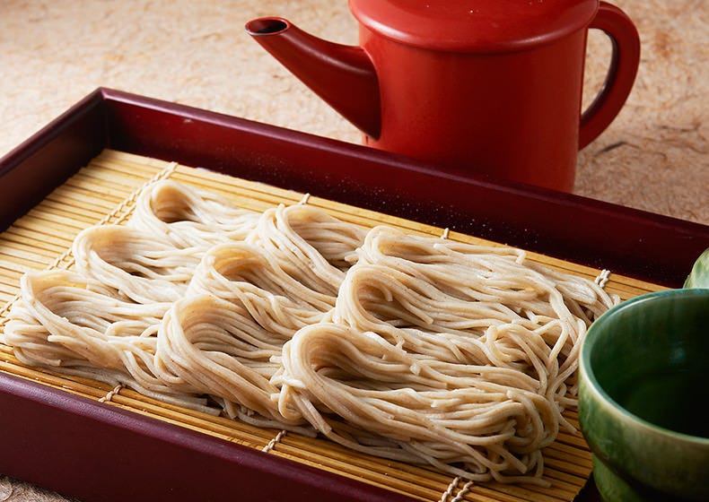 ザルに盛られたへぎ蕎麦 せいろ