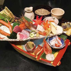 大人気！豪華船盛会食≪要予約≫　料理のみ2500円。