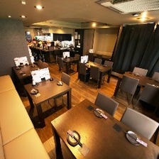 20名様以上で貸切可能な店内 20名様以上で貸切可能な店内